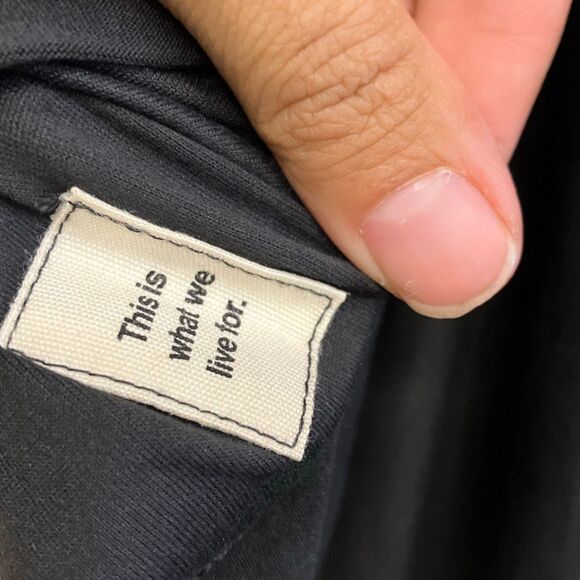 Vuori men’s Strato Tech Performance Polo Shirt black collared buttons down short - Picture 3 of 9